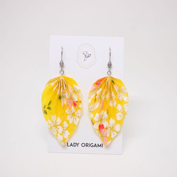 Boucles d'oreilles feuilles pliées, papier jaune fleuri